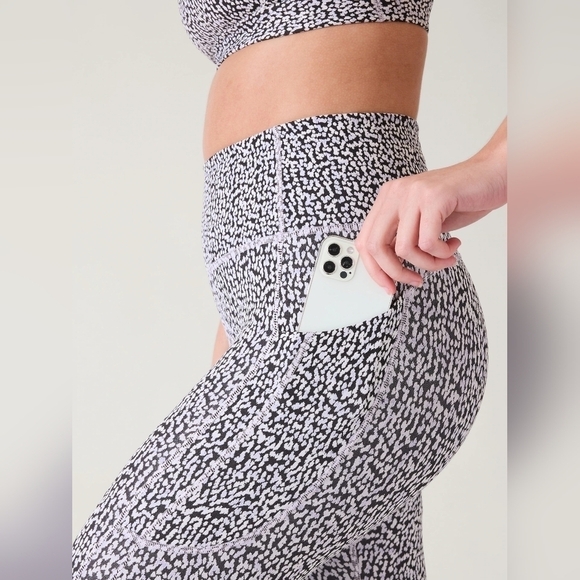 Athleta Ultimate Stash Textured 7/8 Tight, Size 2X - Picture 2 of 9